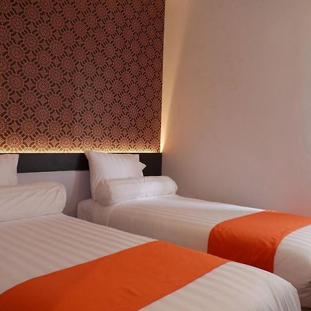 Front One Boutique Tugu Muda Semarang Hotel Luaran gambar