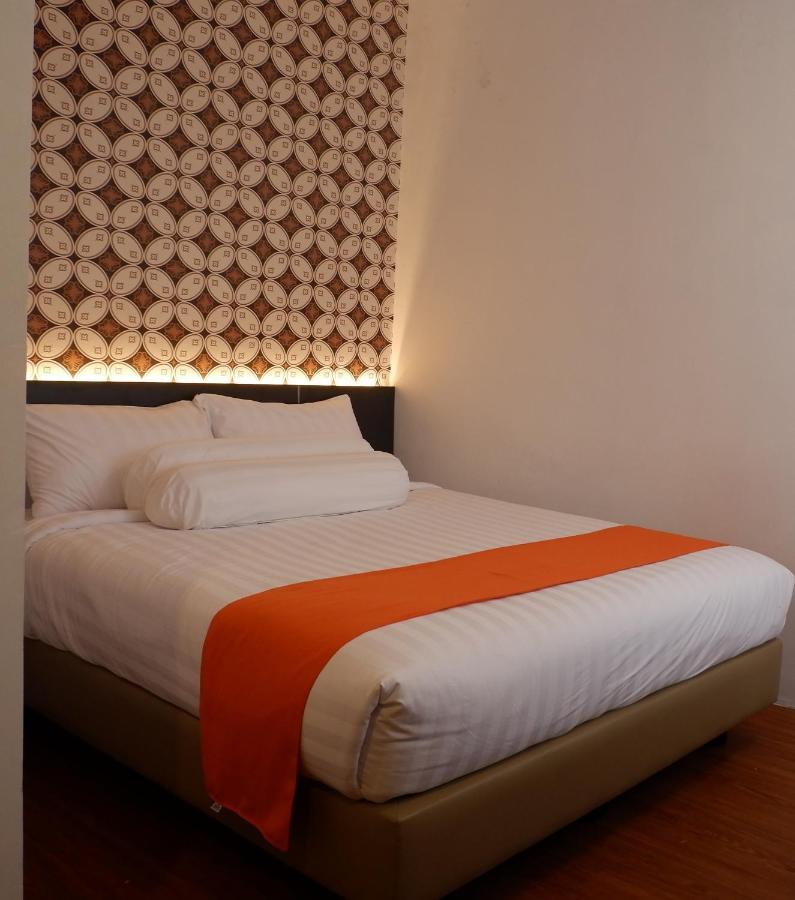 Front One Boutique Tugu Muda Semarang Hotel Luaran gambar