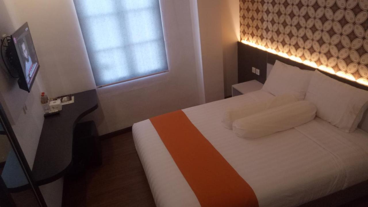 Front One Boutique Tugu Muda Semarang Hotel Luaran gambar