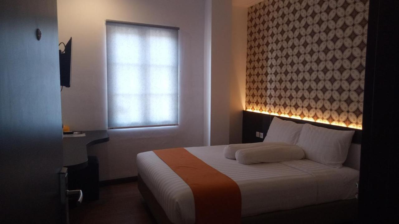 Front One Boutique Tugu Muda Semarang Hotel Luaran gambar